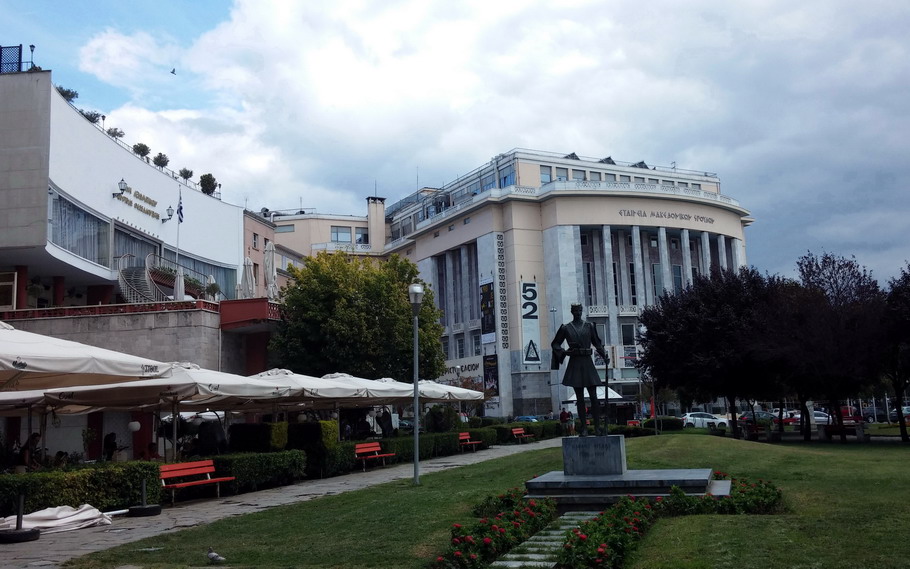 Название: Театр абсурда и памятник.jpg
Просмотров: 3345

Размер: 156.0 Кб