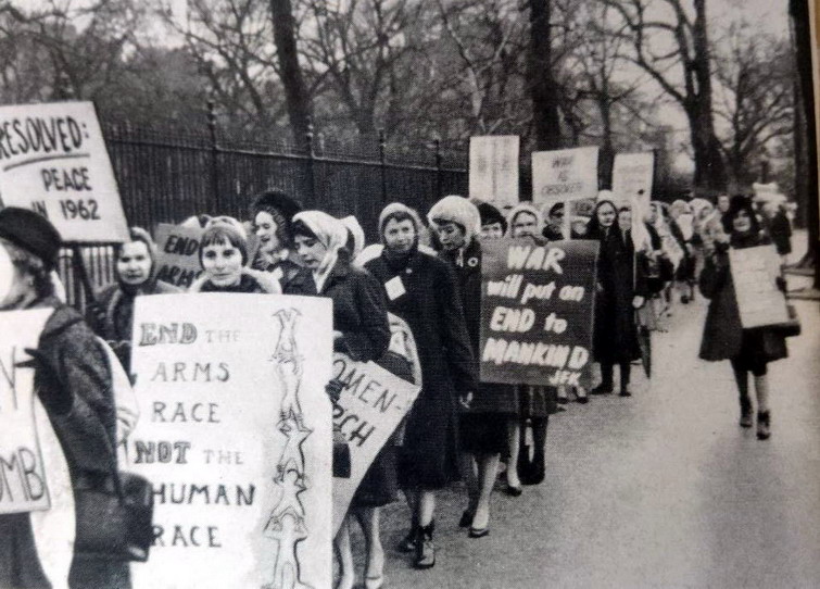:     1962 .jpg
: 57

: 135.1 